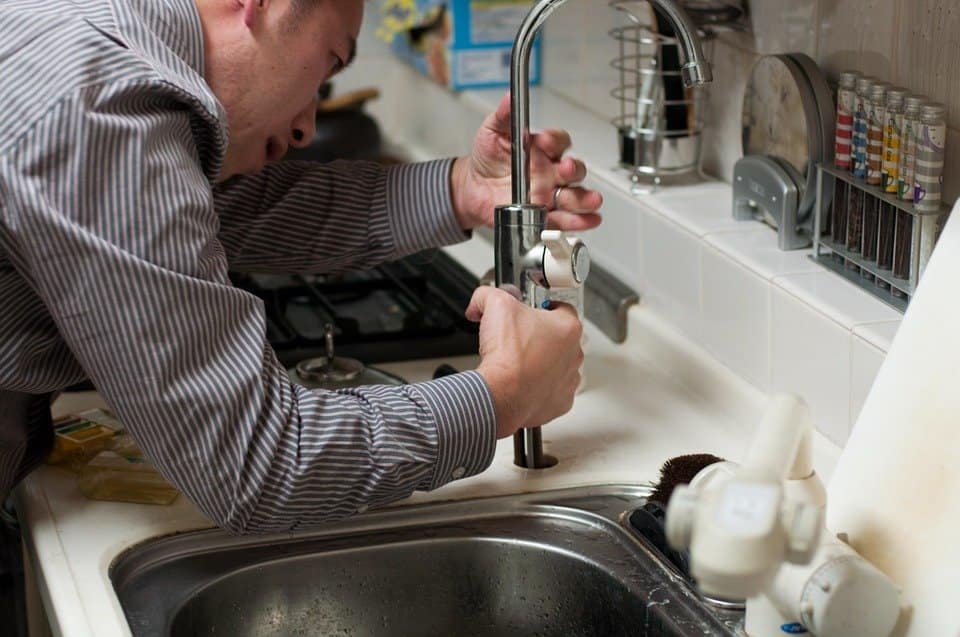 Factors to Consider when Hiring a Plumber